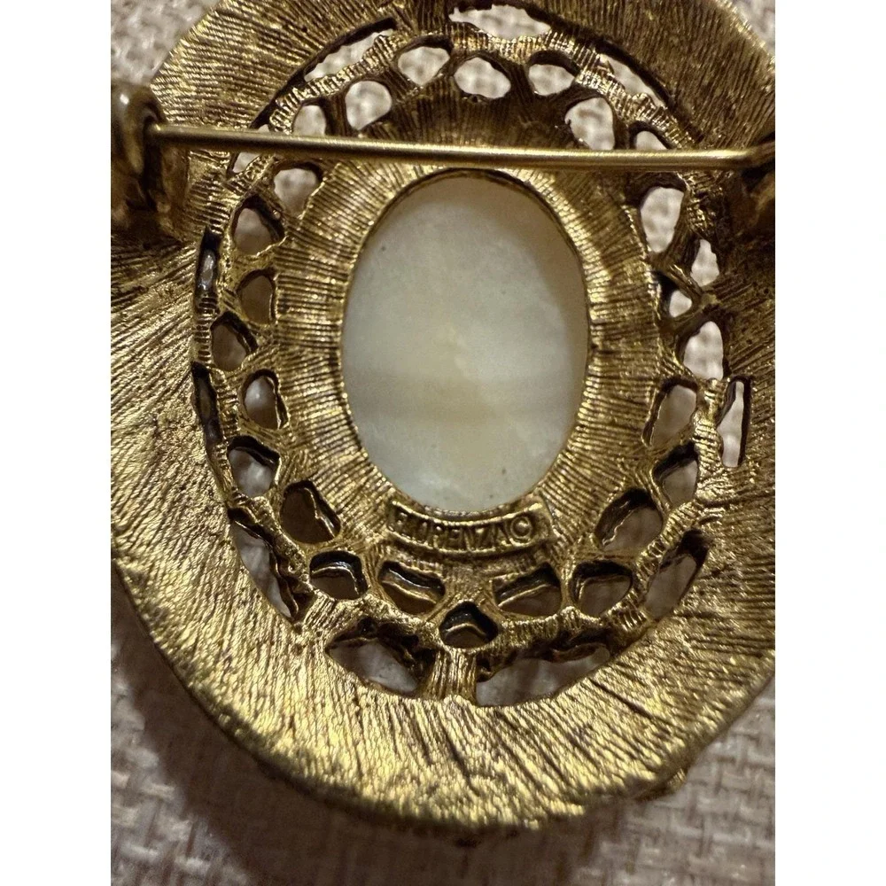 Florenza vintage brooch